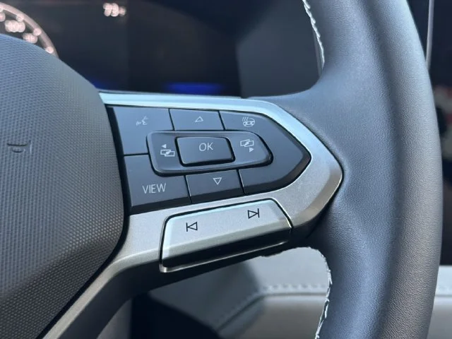 New 2026 Black Volkswagen 1.5T SE image 12