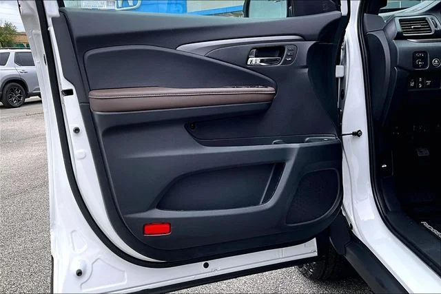 New 2026 Platinum White Pearl Honda RTL image 13