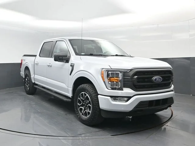 Certified Used 2022 White Metallic Ford XLT image 2