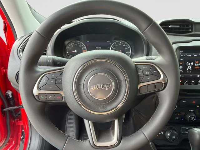 Used 2022 Red Jeep Latitude image 24