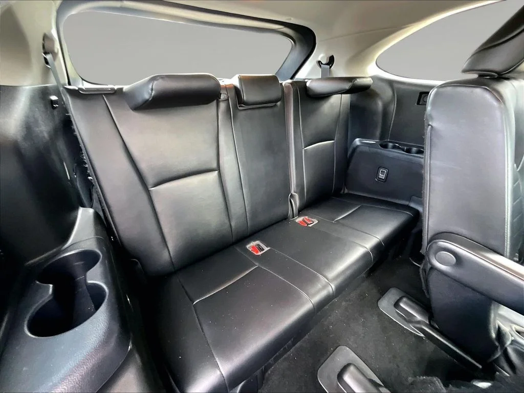 Used 2022 Silver Toyota XLE image 30