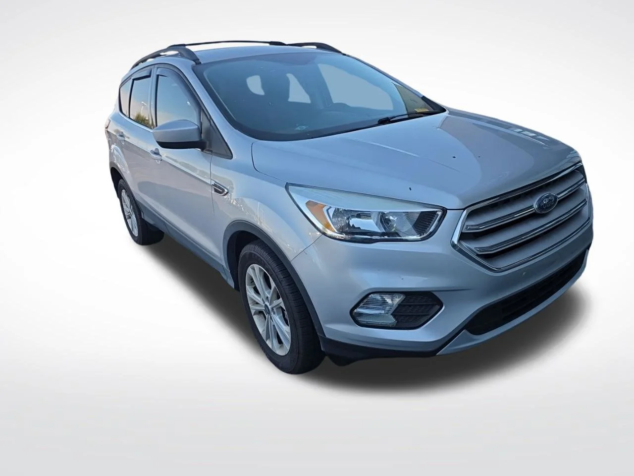 Used 2018 Ingot Silver Ford SE image 3