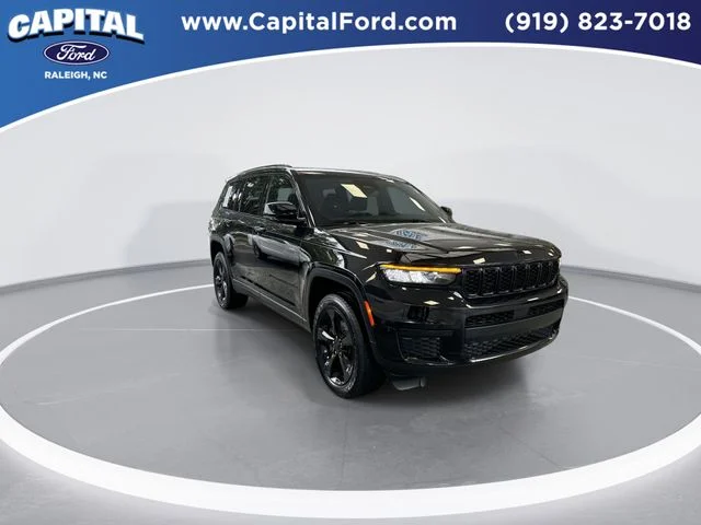 Used 2023 Black Jeep Altitude image 2