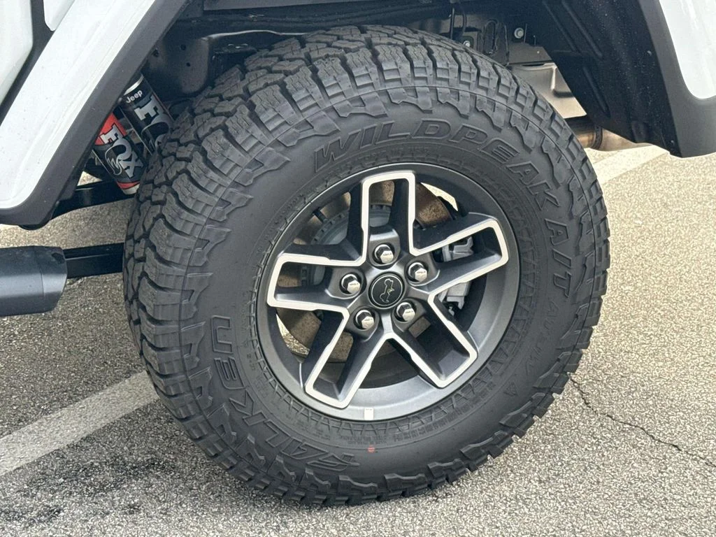 New 2026 White Jeep Mojave image 38