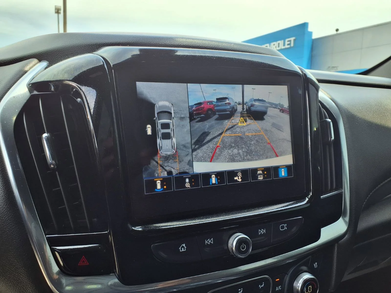 Used 2023 Iridescent Pearl Tricoat Chevrolet High Country image 5