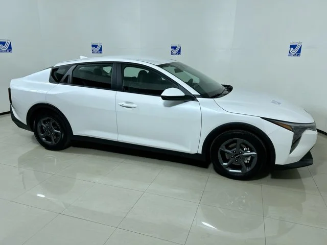 New 2026 SNOW WHITE PEARL Kia LXS image 7