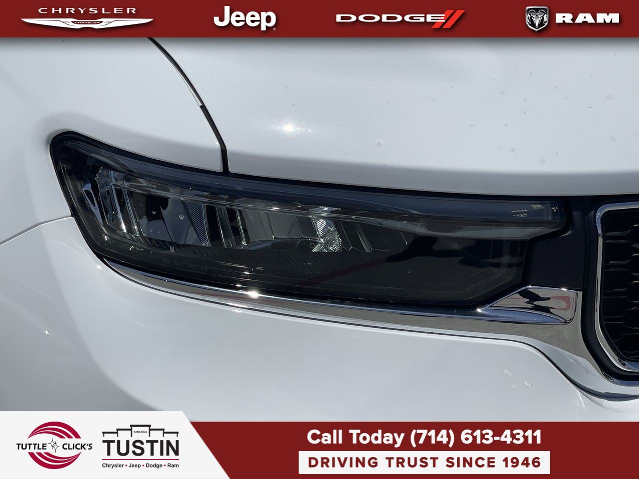 New 2026 Bright White Clear-Coat Exterior Paint Jeep Laredo X image 7