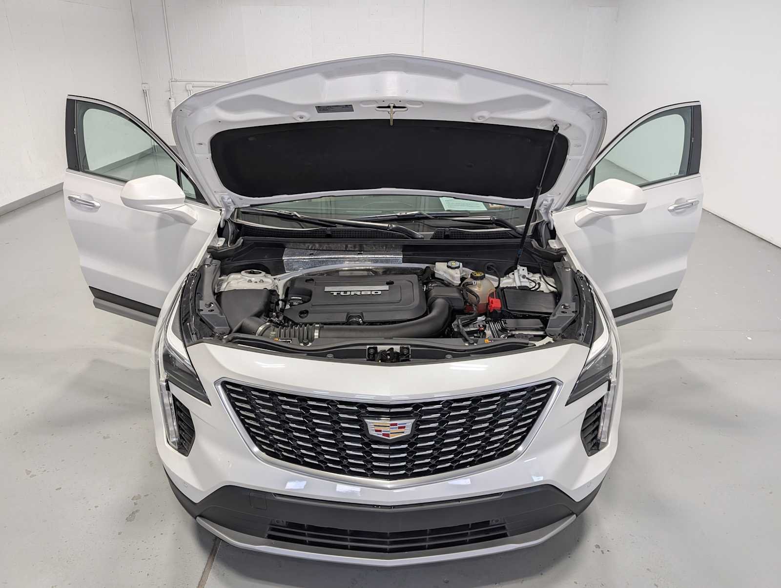 Used 2019 CRYSTAL WHITE TRICOAT Cadillac AWD Premium Luxury image 13