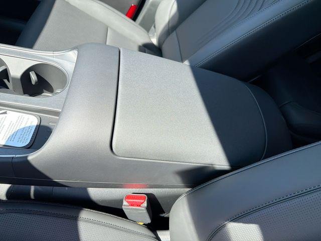 New 2026 White Hyundai SEL 7P image 24