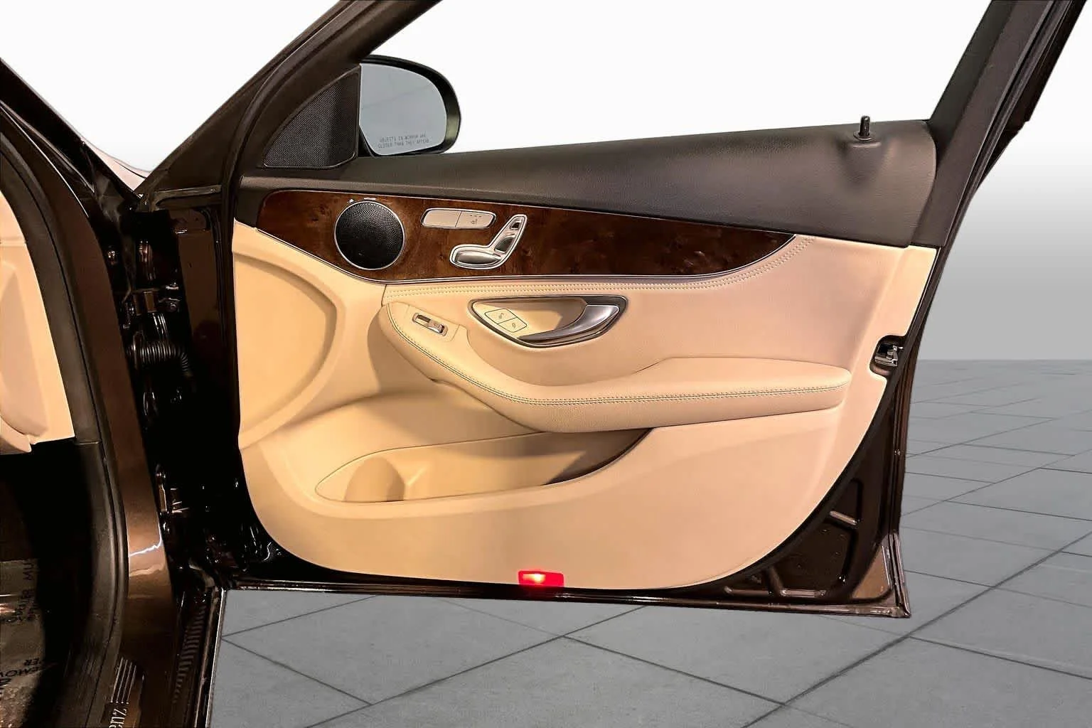 Used 2015 Dakota Brown Metallic Mercedes-Benz C 300 image 23