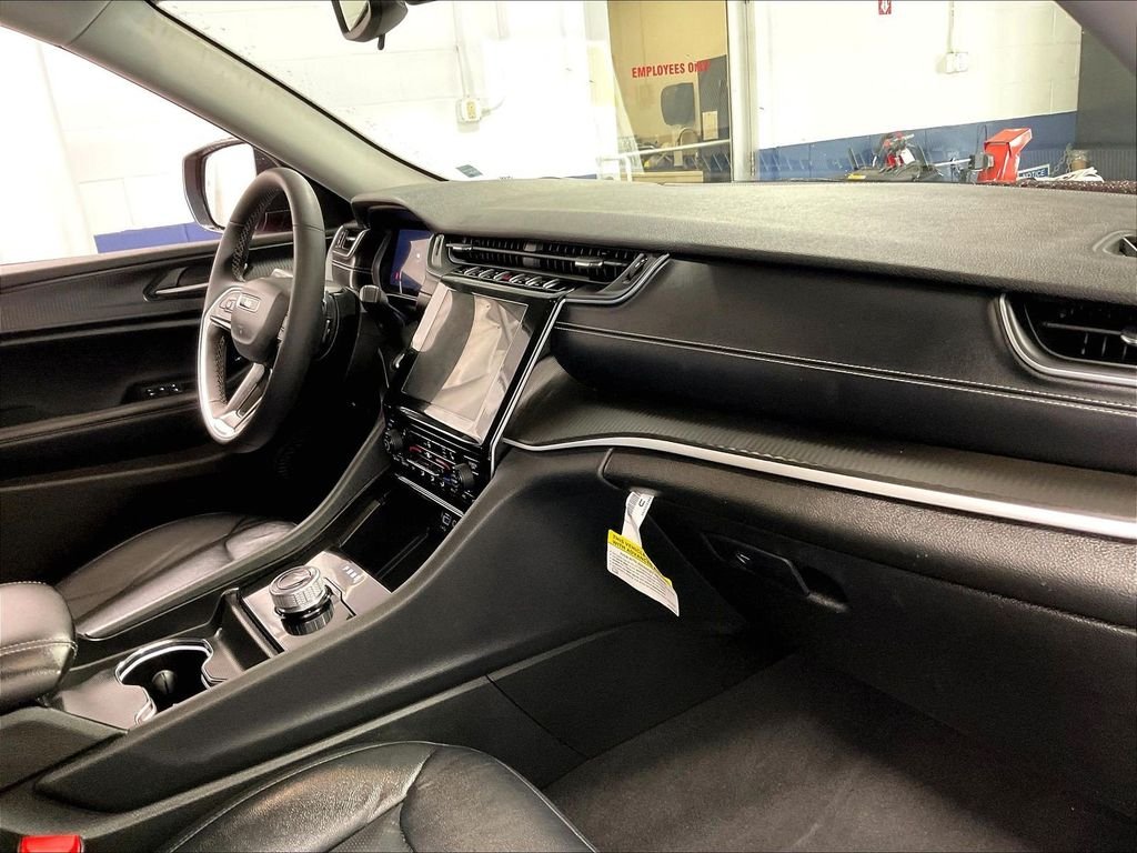 Used 2023 Red Jeep Laredo image 14