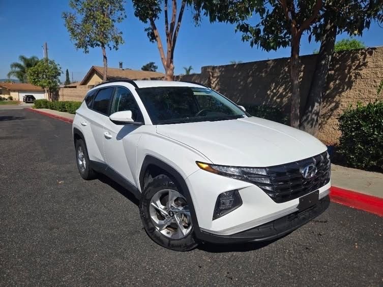 Used 2024 White Hyundai SEL image 1