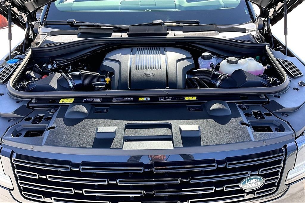New 2026 SANTORINI BLACK Land Rover Dynamic SE image 12