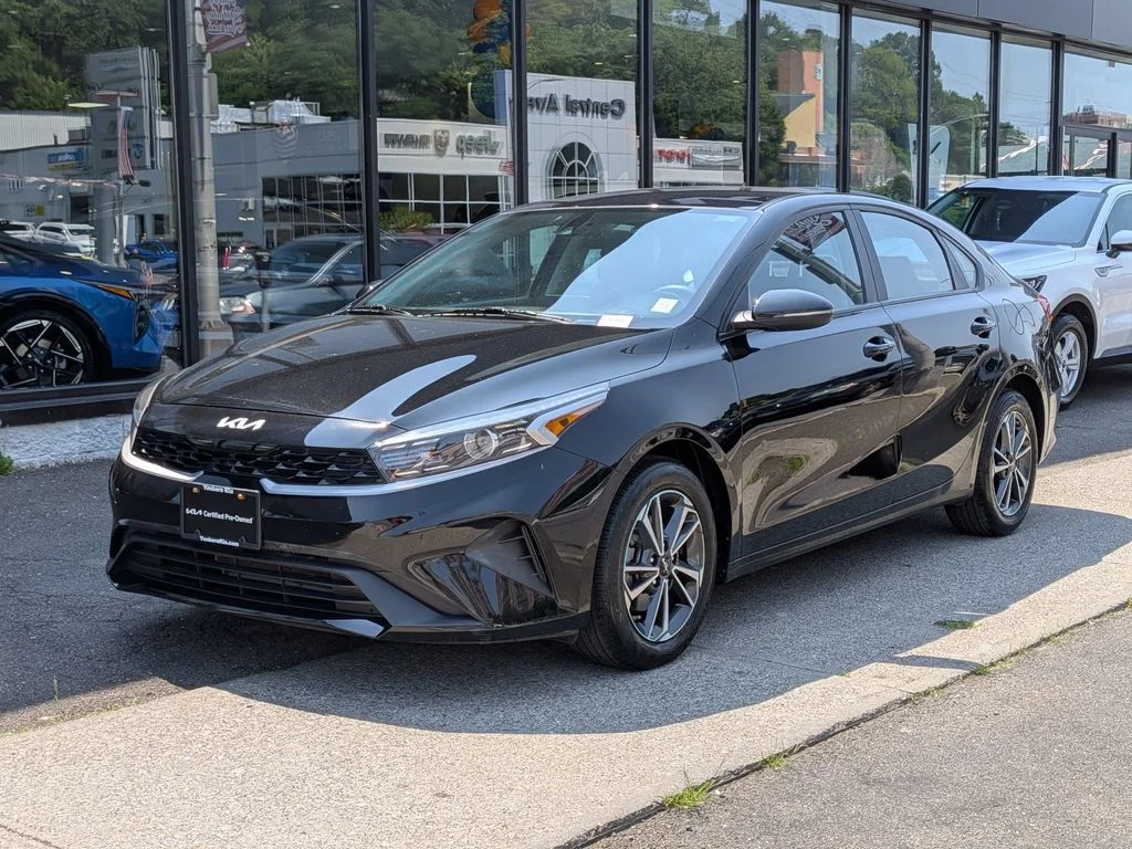 Used 2023 Black Kia LXS image 1