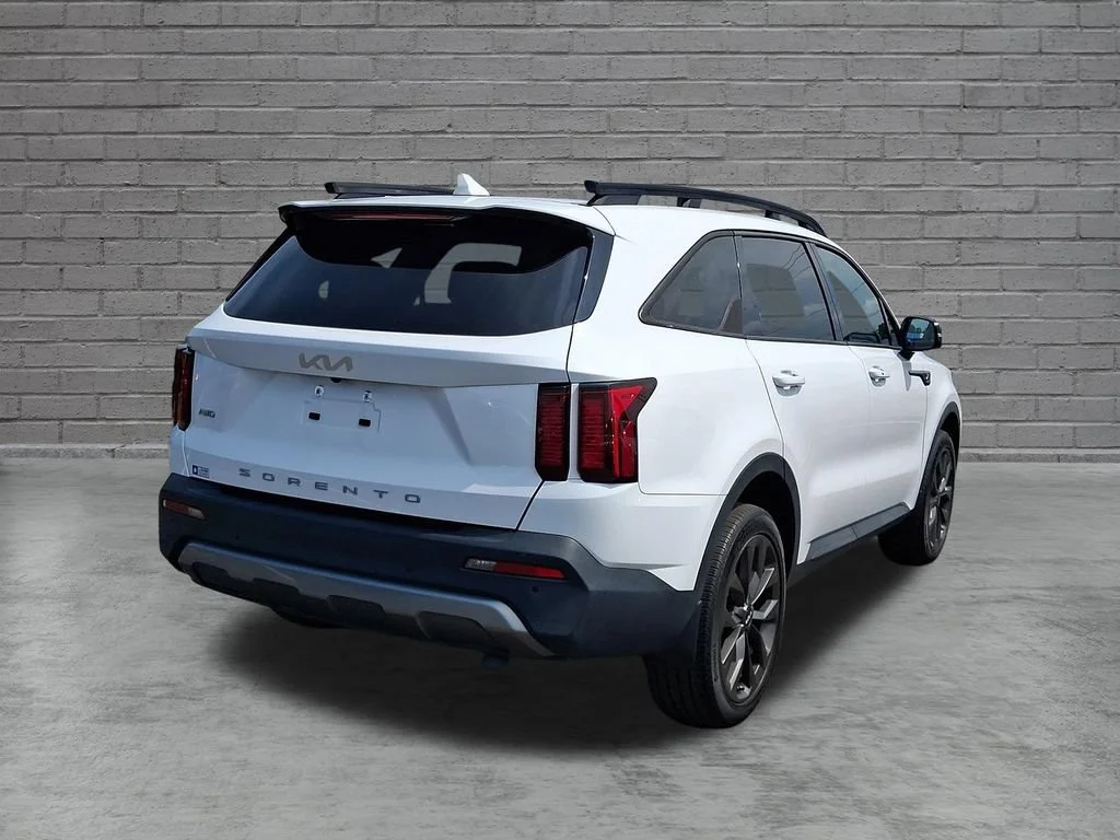 Used 2022 White Kia X-Line EX image 11