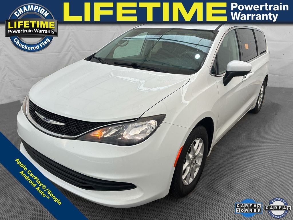 2020 Chrysler Voyager LX's photo