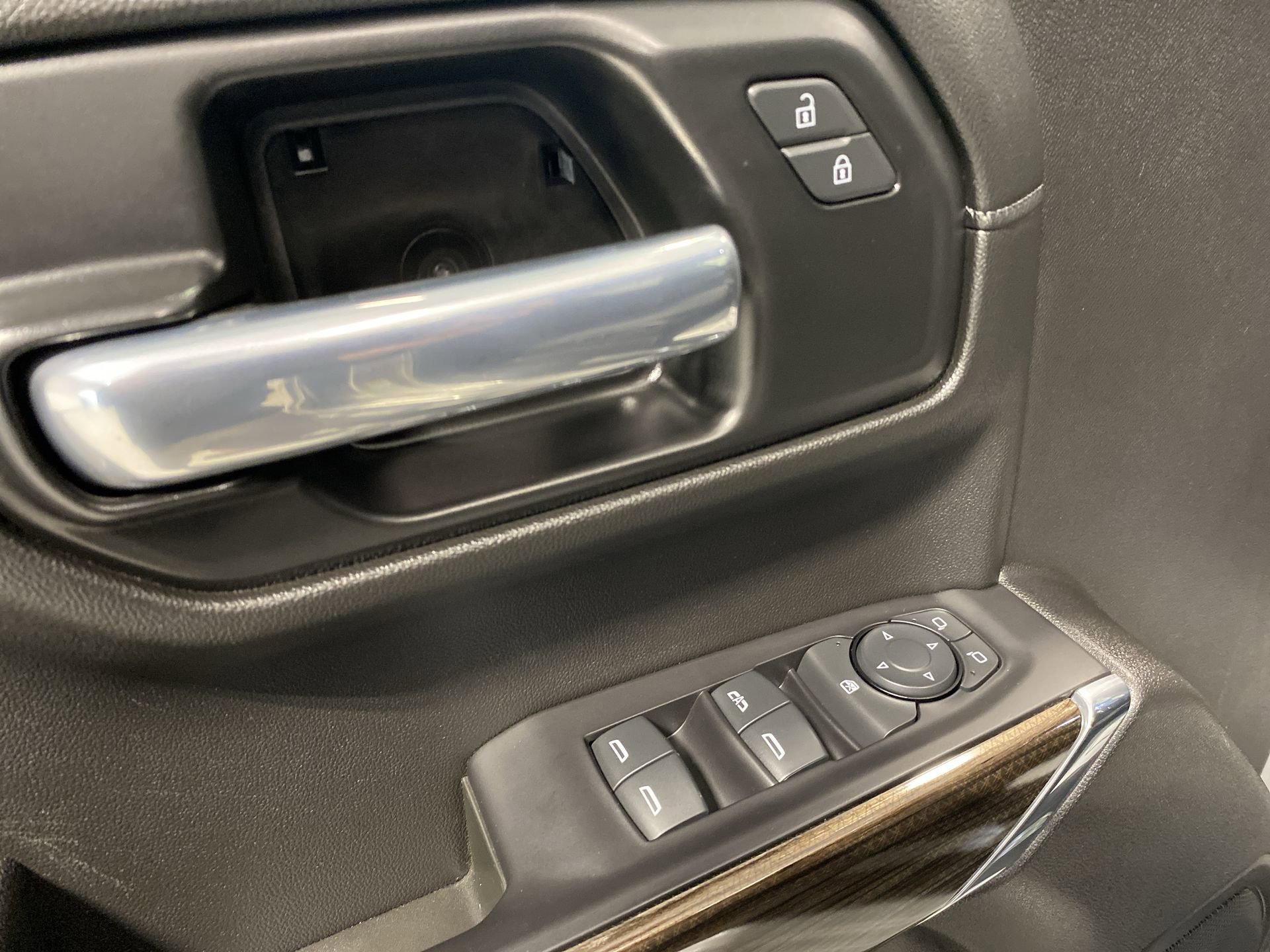 Used 2021 Silver Ice Metallic Chevrolet RST image 22