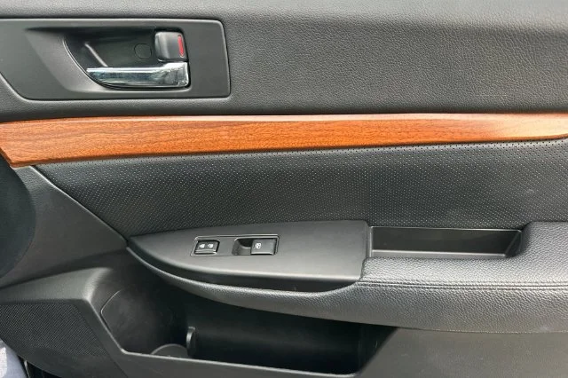 Used 2014 Gray Subaru 2.5i image 21