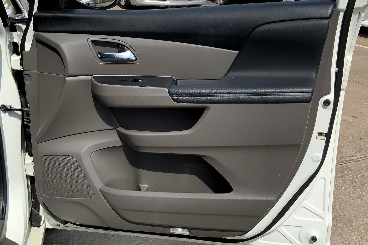 Used 2014 White Diamond Pearl Honda Touring image 23