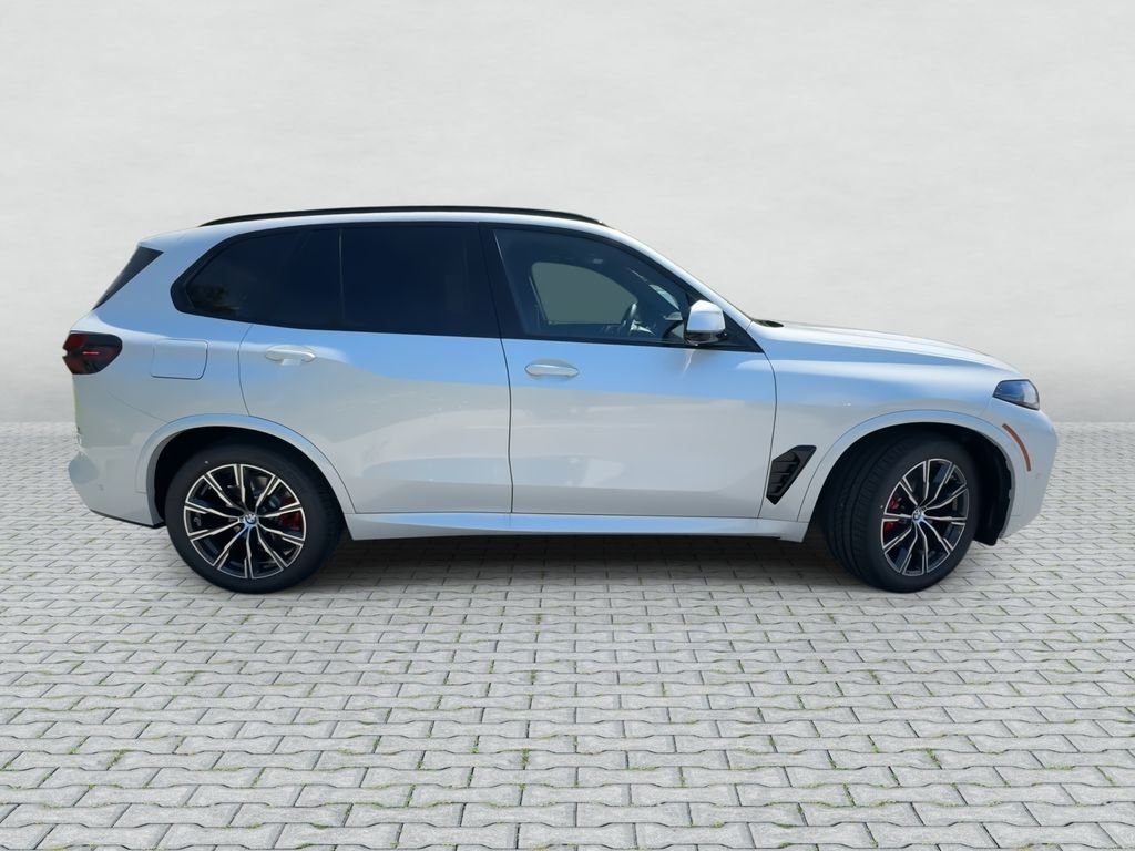 New 2026 Mineral White Metallic BMW xDrive40i image 9
