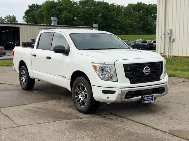 2023 Nissan Titan SV