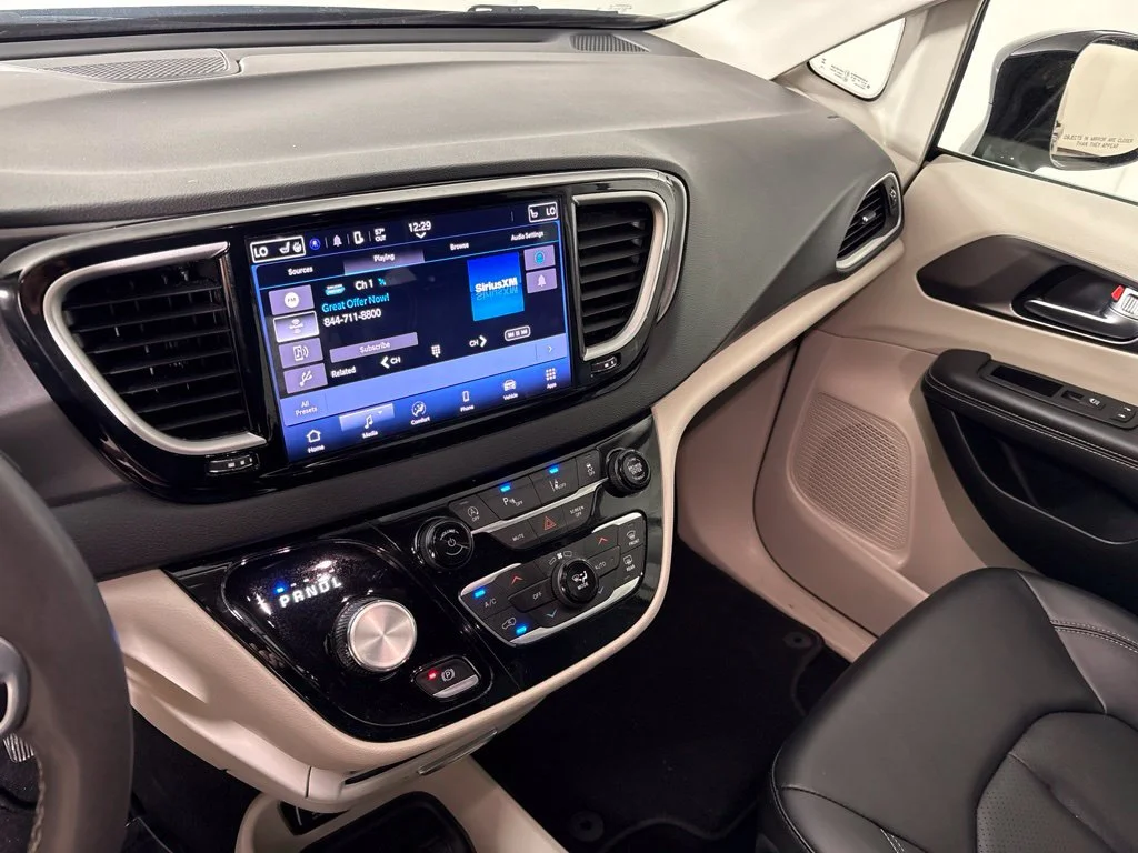 Used 2024 Black Chrysler Touring L image 36