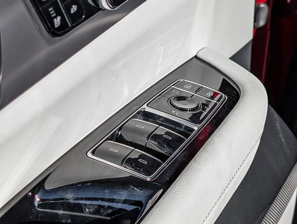 2026 Cadillac VISTIQ Sport - Photo 11