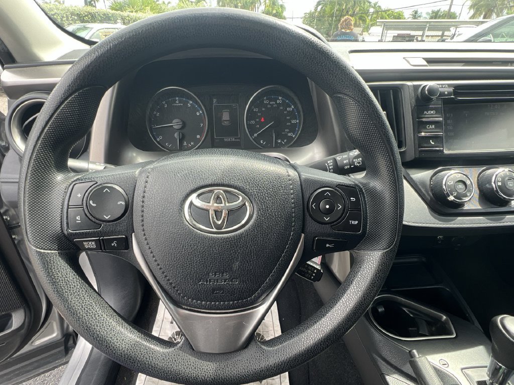 Used 2018 Silver Toyota LE image 12