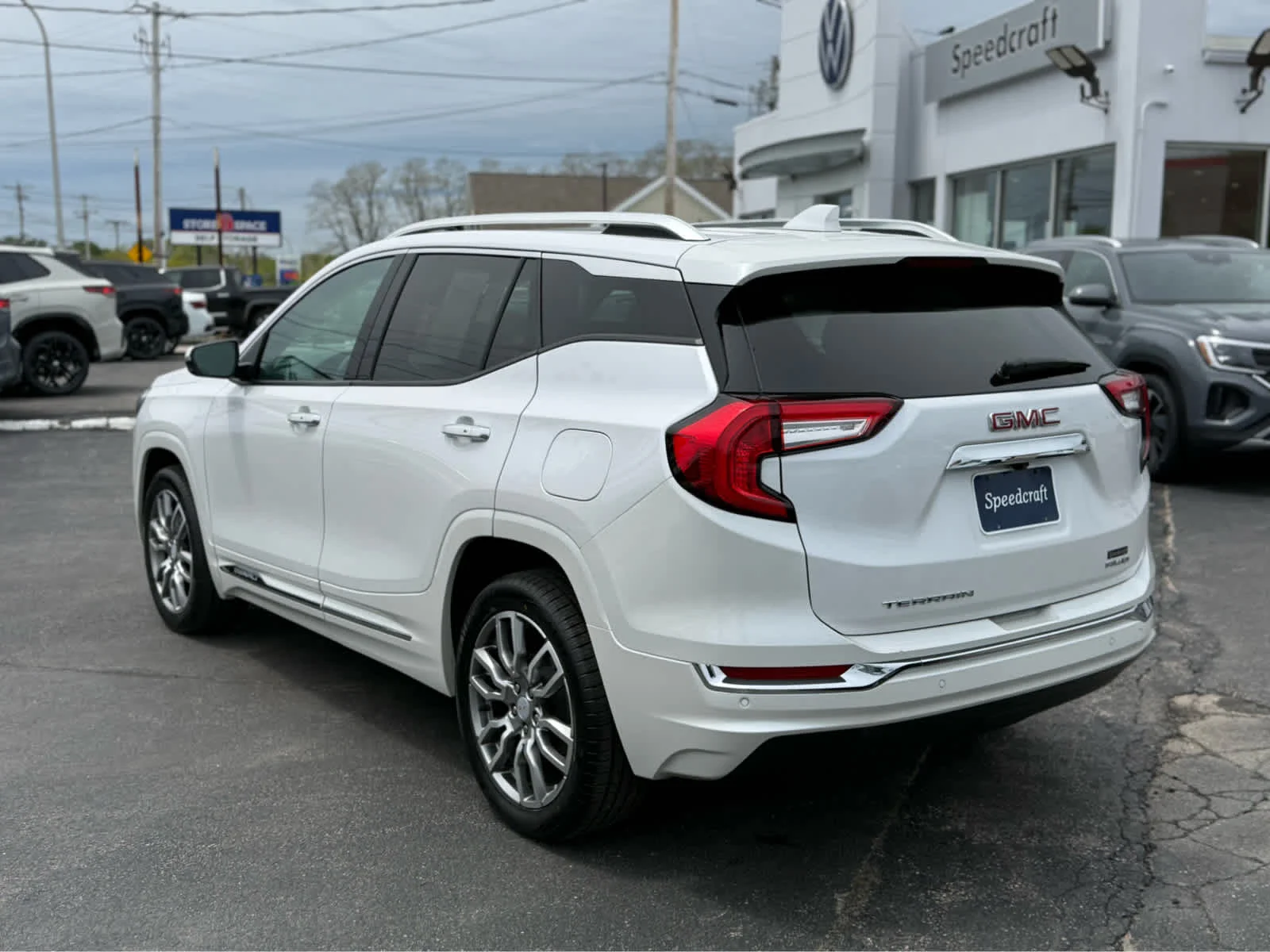 Used 2023 White Frost Tricoat GMC Denali image 5