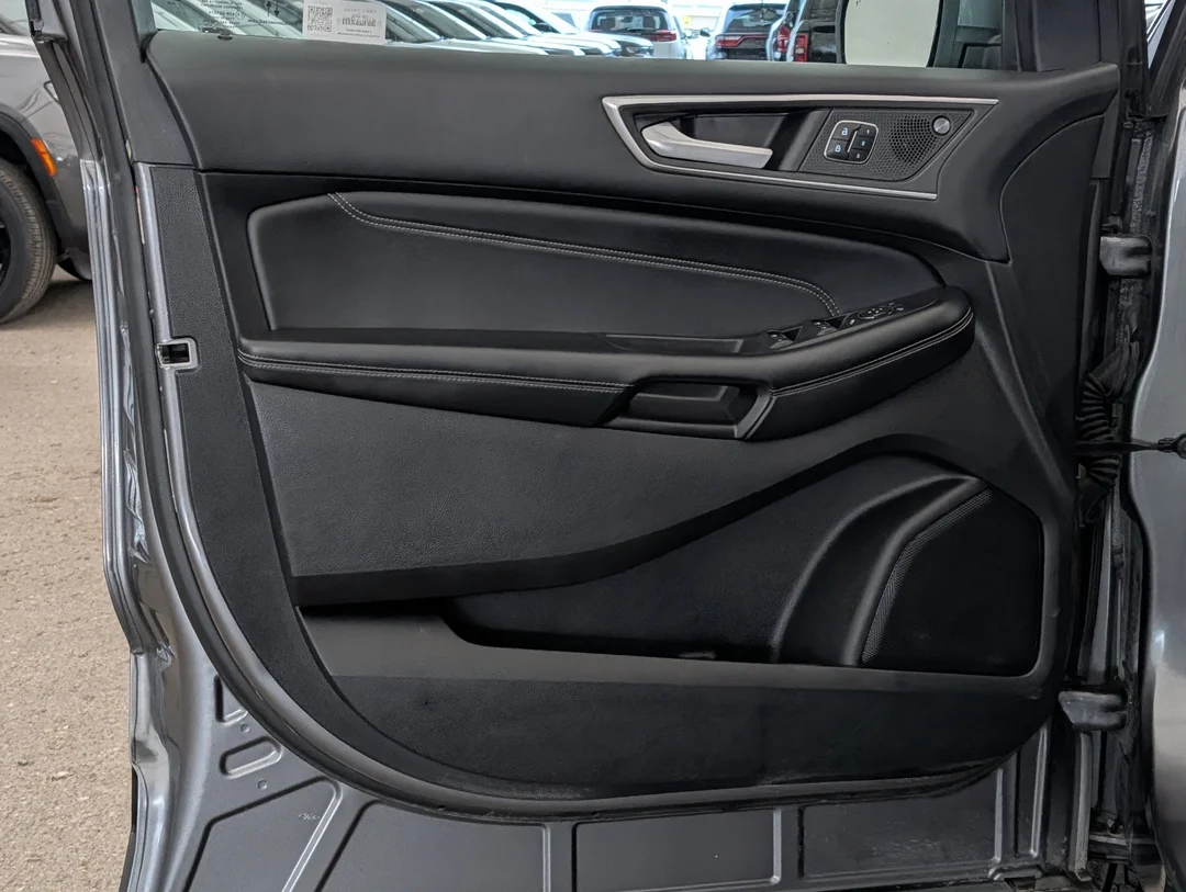 Used 2022 Grey Ford Titanium - AWD - Leather Seats - Parking Sensors - Blind Spot Monitor & More! image 12