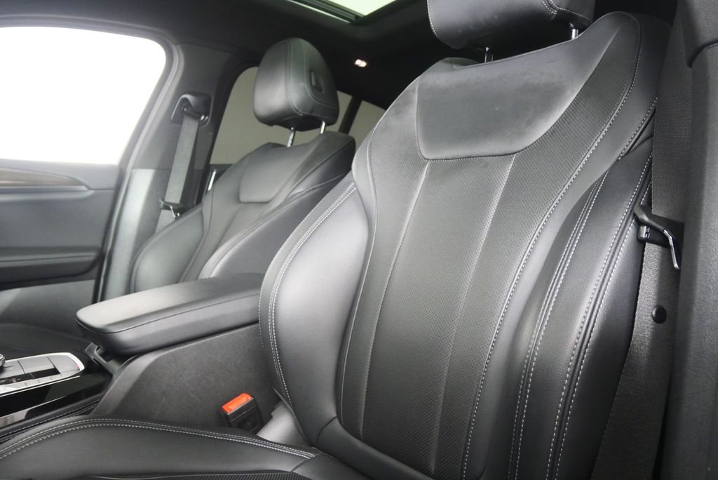 Used 2023 Black Sapphire Metallic BMW xDrive30i image 8