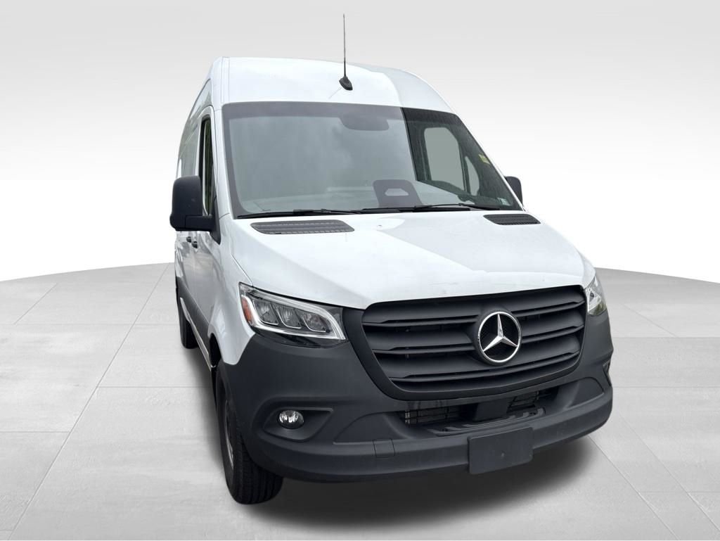 Used 2025 White Mercedes-Benz Cargo 144 WB image 12