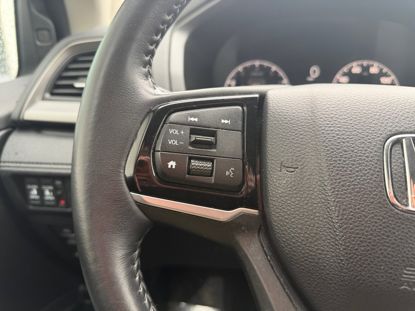 2025 Honda Odyssey EX-L - Photo 11