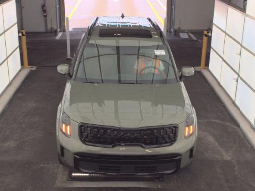 Used 2025 Green Kia EX X-Line image 3