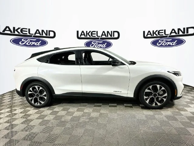 New 2026 White Ford Select image 2