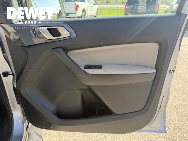 Used 2020 Silver Metallic Ford LARIAT image 31
