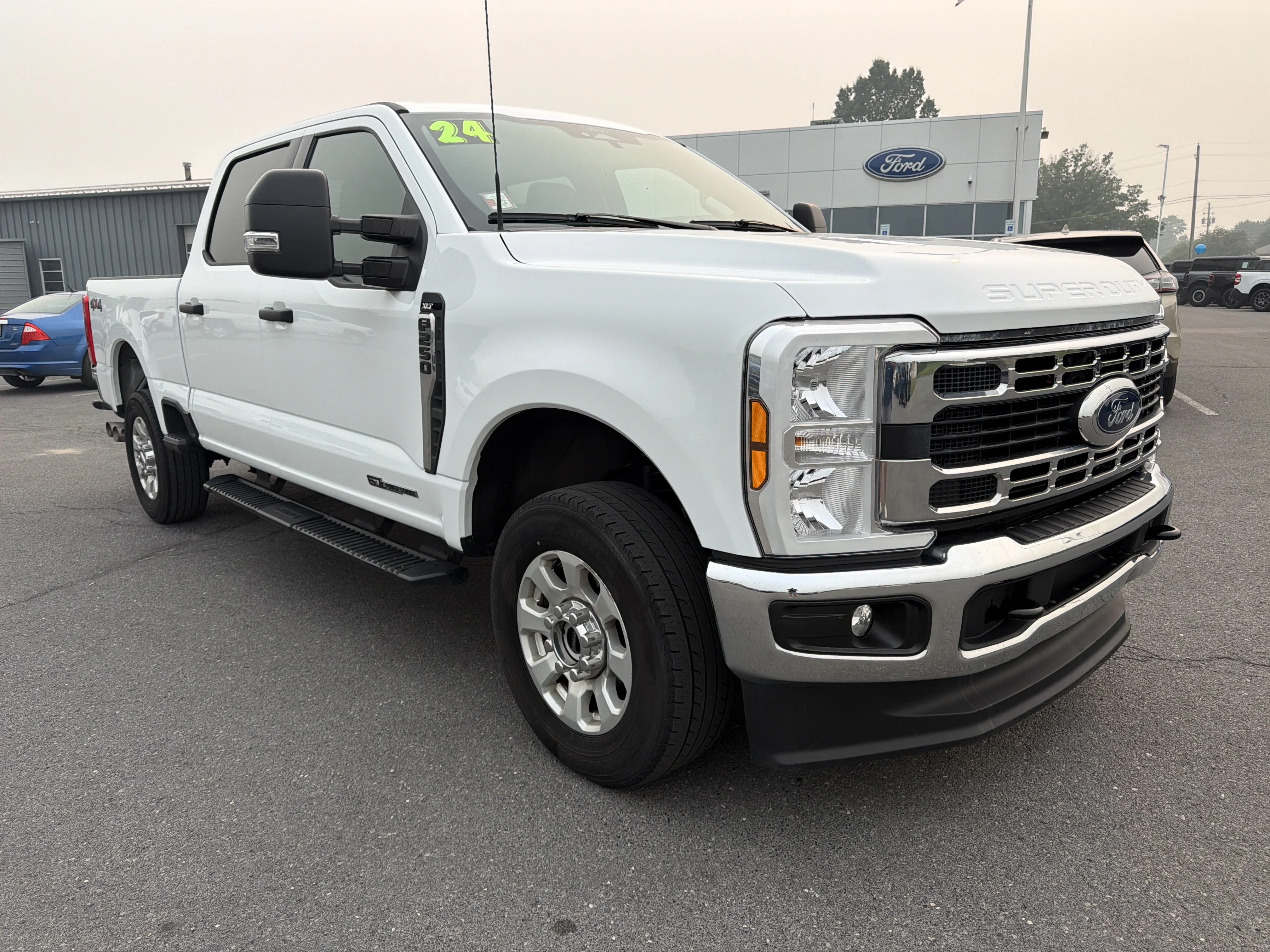 Used 2024 Oxford White Ford XLT image 1