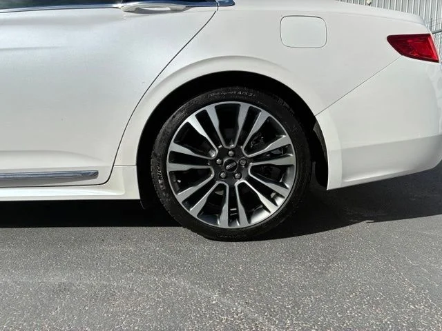 Used 2019 White Platinum Clearcoat Metallic Lincoln Select image 16
