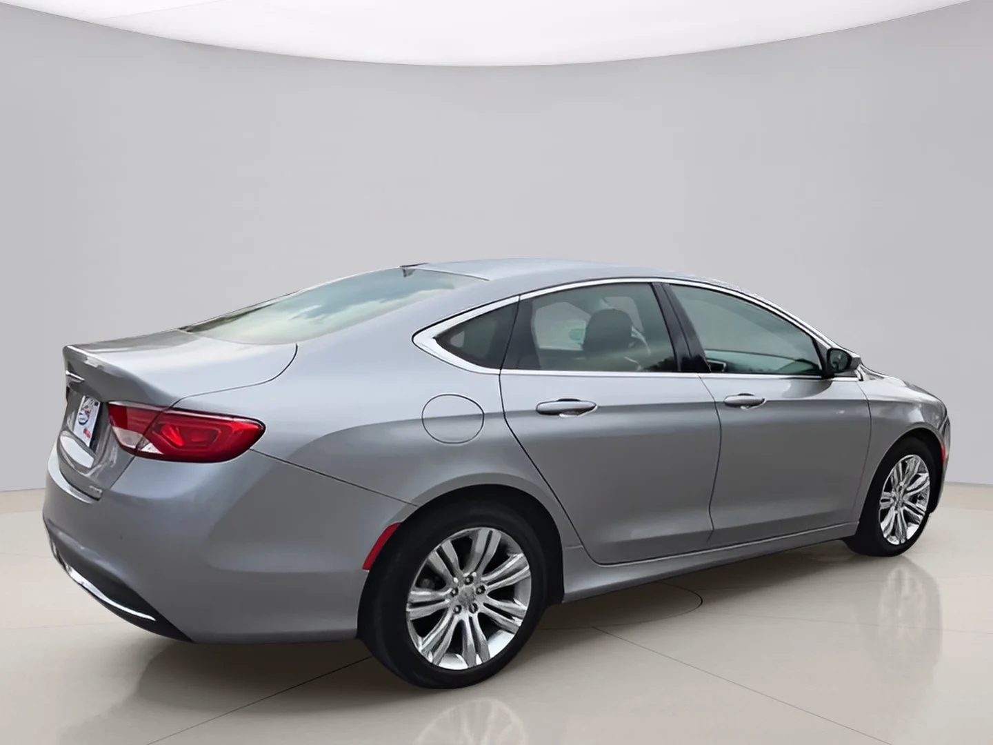 Used 2015 Silver Chrysler LIMITED image 8