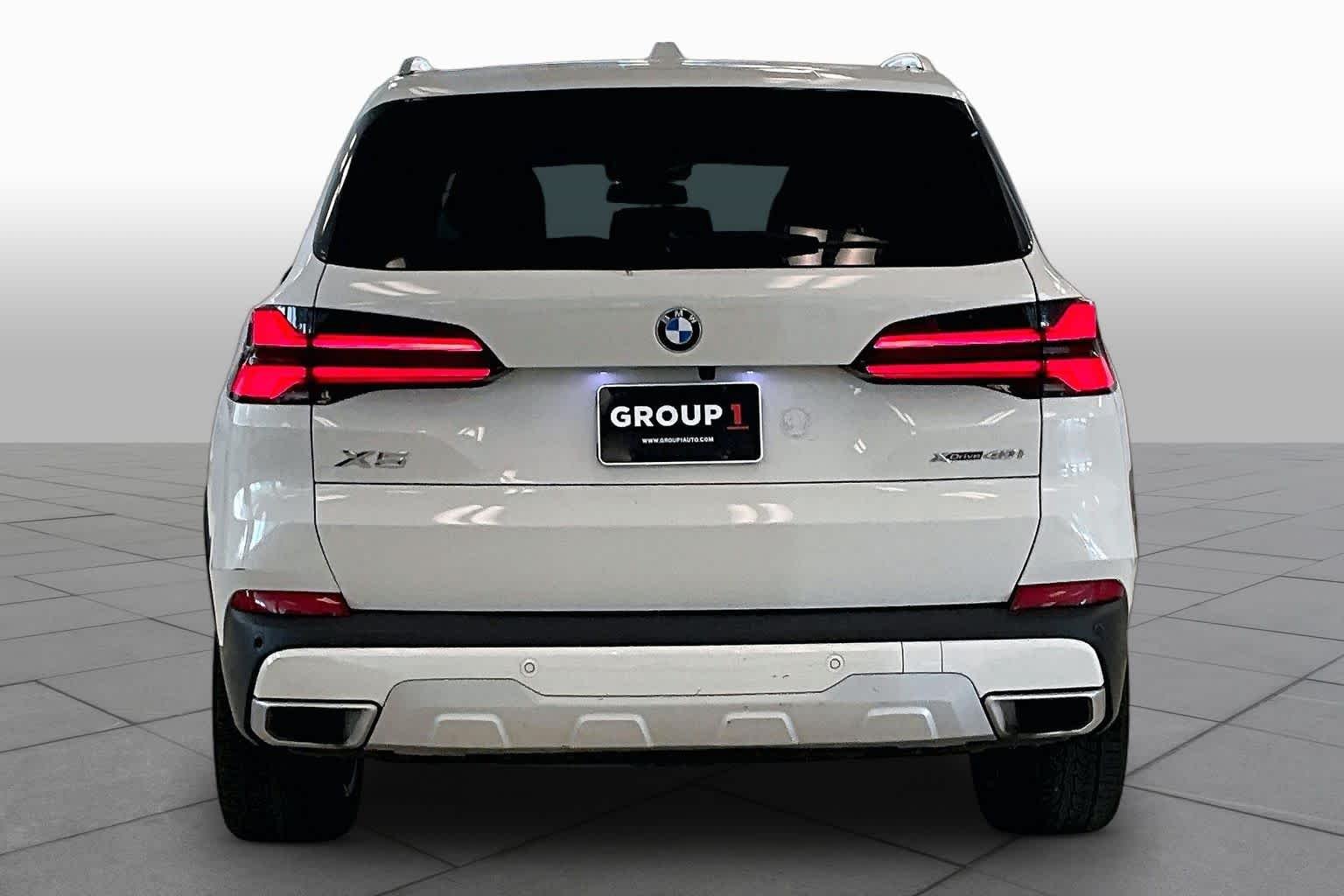 Used 2024 Alpine White BMW xDrive40i image 4