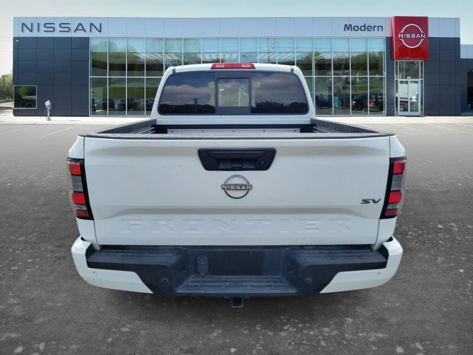 Certified Used 2022 Glacier White Nissan SV image 6