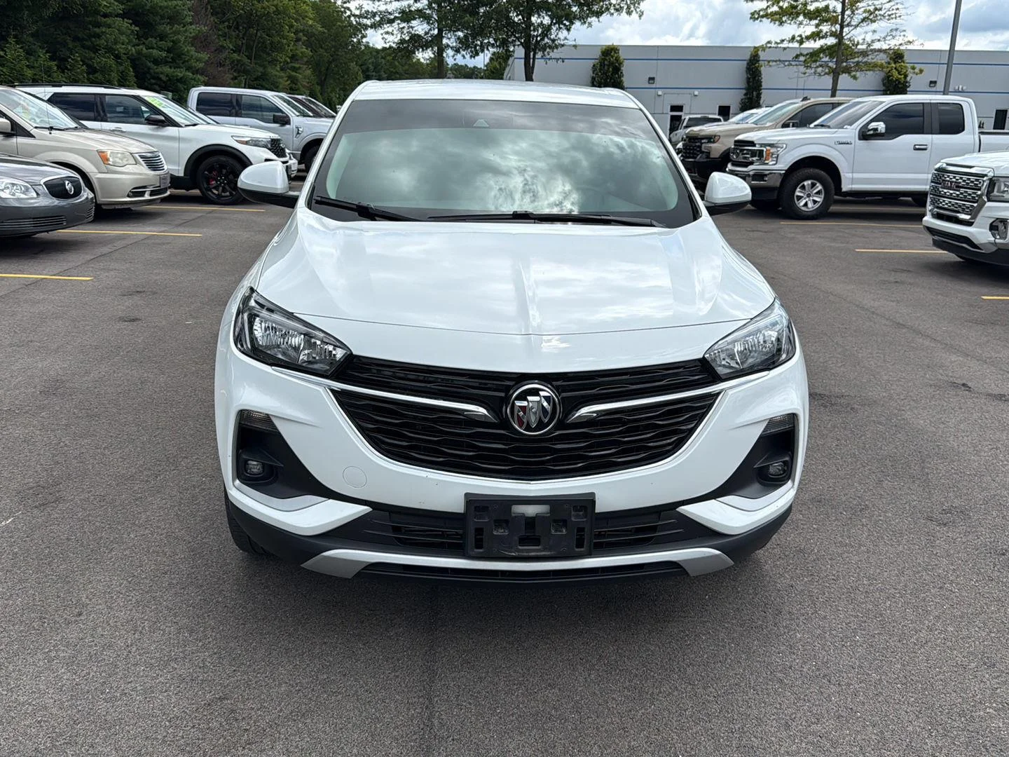 Used 2023 Summit White Buick Preferred image 3