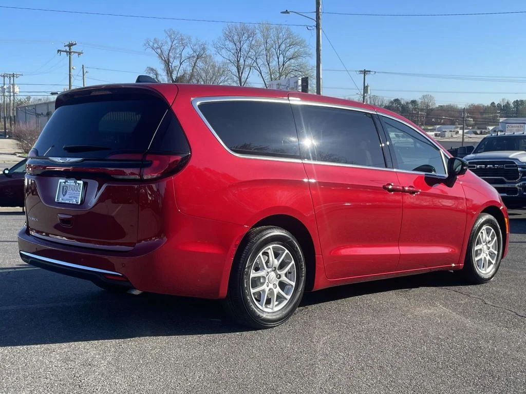 New 2026 Red Hot Pearl-Coat Exterior Paint Chrysler Select image 8