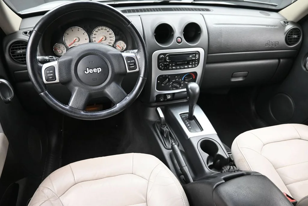 Used 2002 Silver Jeep Limited image 15