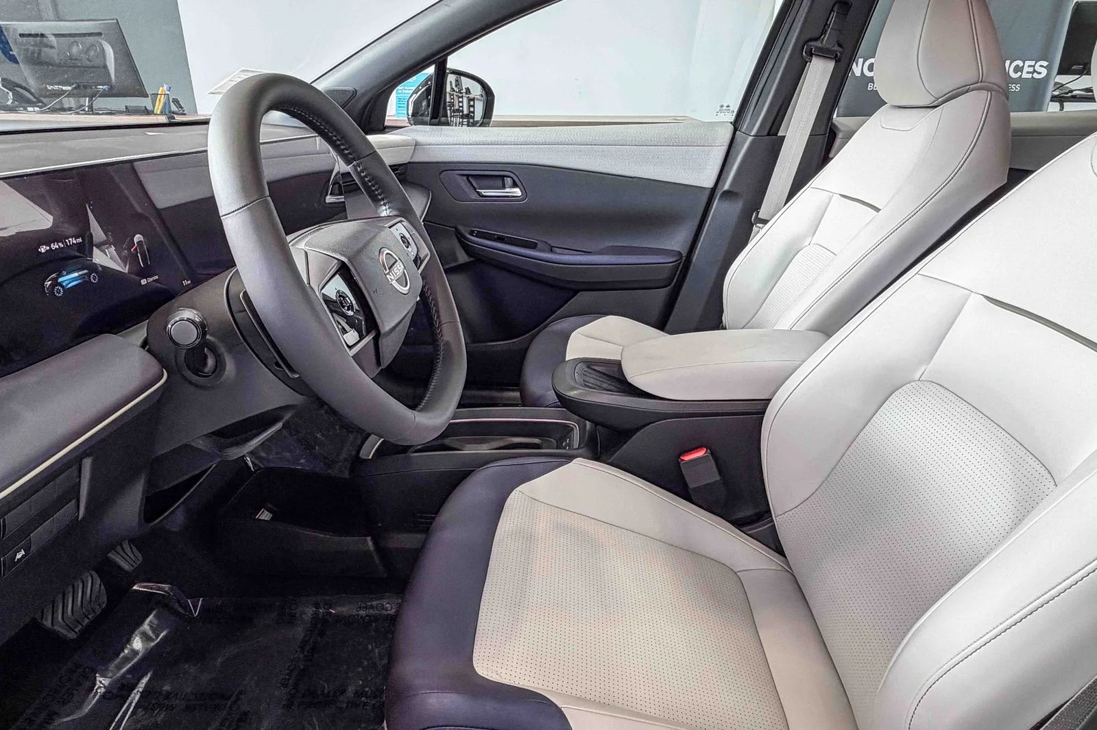 New 2026 Everest White Pearl TriCoat / Super Black Two-tone Nissan SV+ image 19