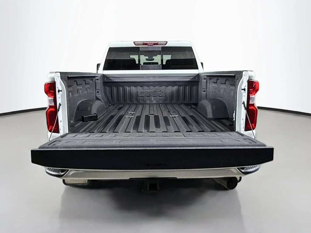 Used 2022 White Chevrolet High Country image 24