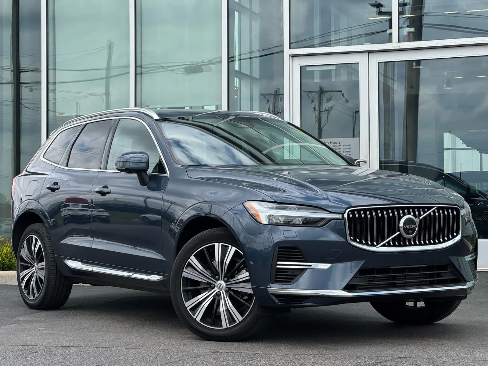 2022 Volvo XC60 T8 Recharge Inscription PHEV AWD's photo