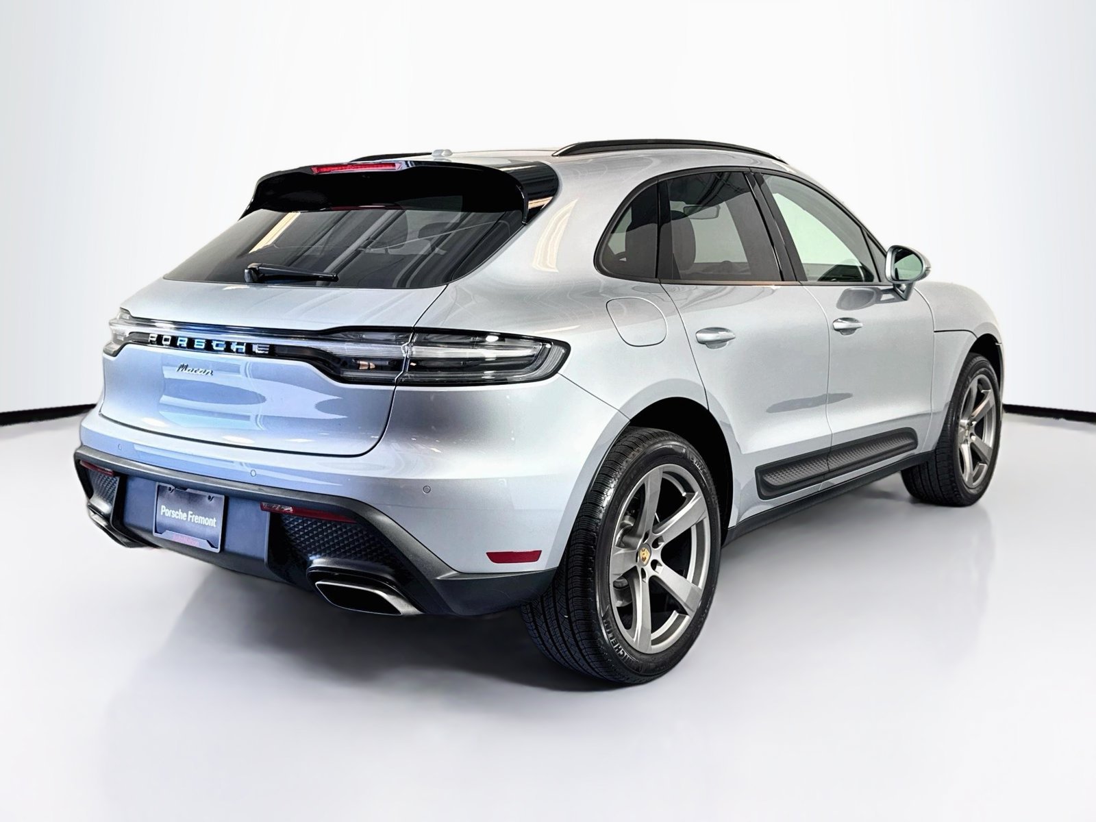 Used 2025 Dolomite Silver Porsche T image 9