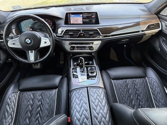 Used 2022 Black Sapphire Metallic BMW M760i xDrive image 13
