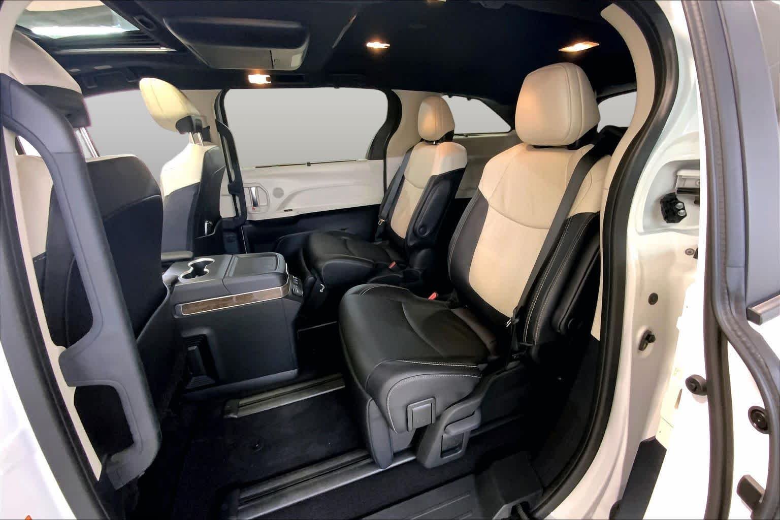 Used 2025 Wind Chill Pearl Toyota Platinum image 20